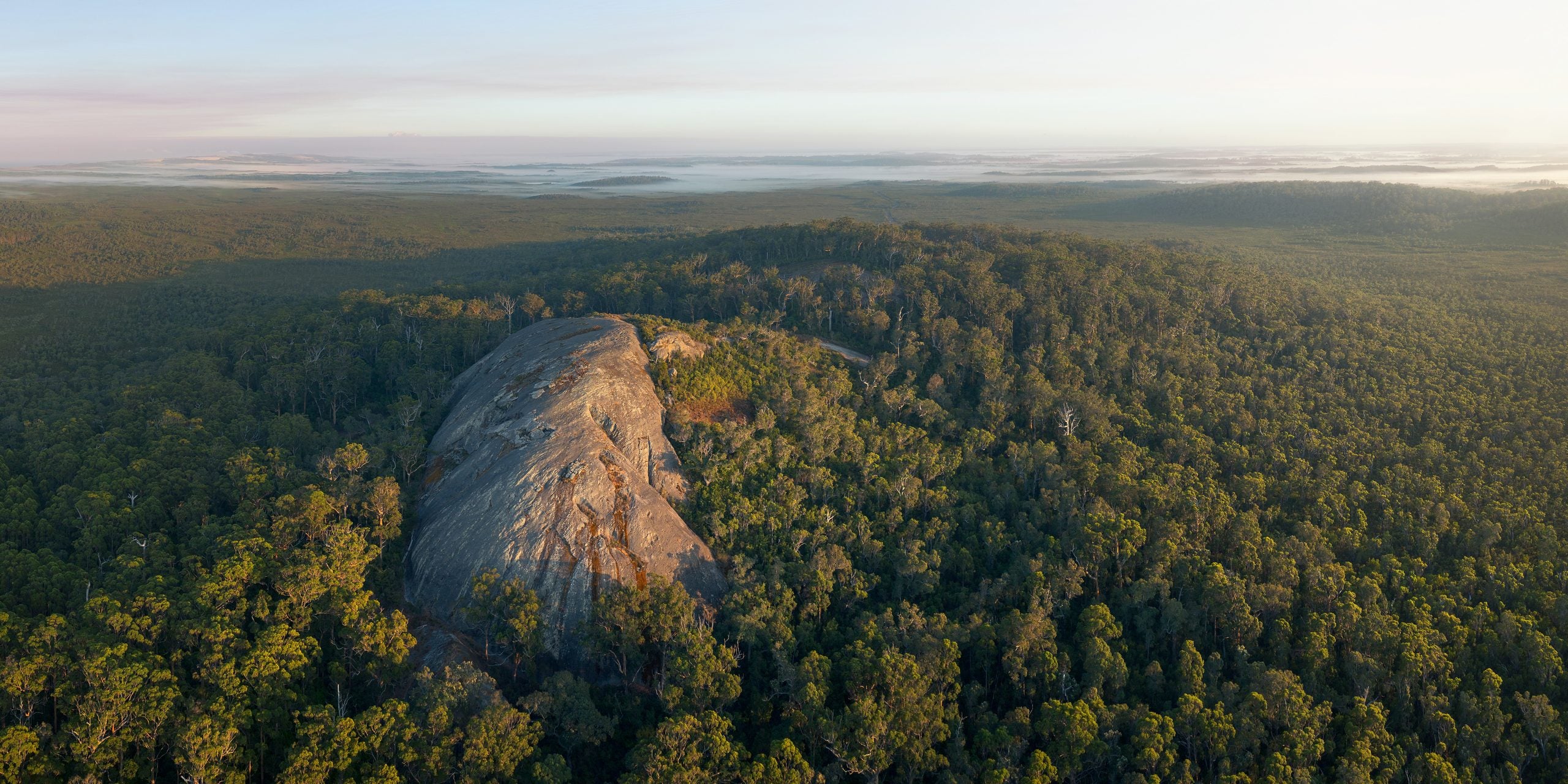 Luftaufnahme Mount Chudalup im Jarrah Forest, Westaustralien